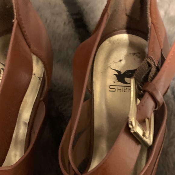 #263 Shiekh Women's Tan Wedge Sandals - Picture 5 of 8